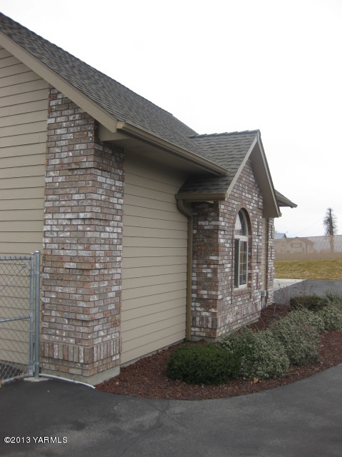 9530 Mieras Road Yakima, WA 98901 - Photo 47 of 55 a brick house with a outdoor space