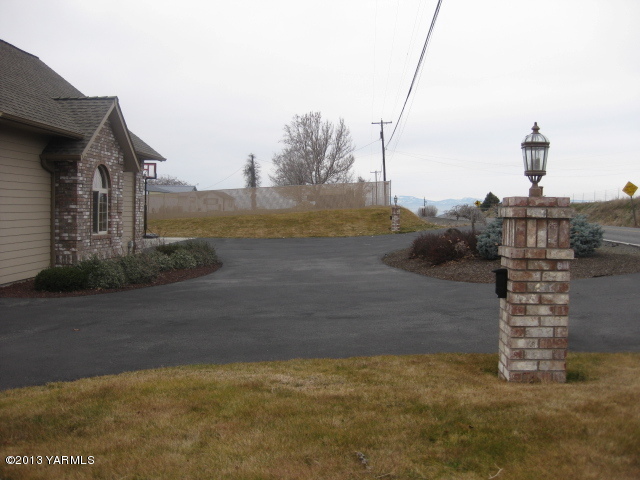 9530 Mieras Road Yakima, WA 98901 - Photo 48 of 55 a view of a ocean view