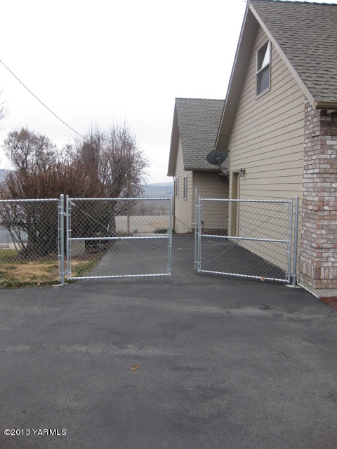 9530 Mieras Road Yakima, WA 98901 - Photo 51 of 55 RV parking