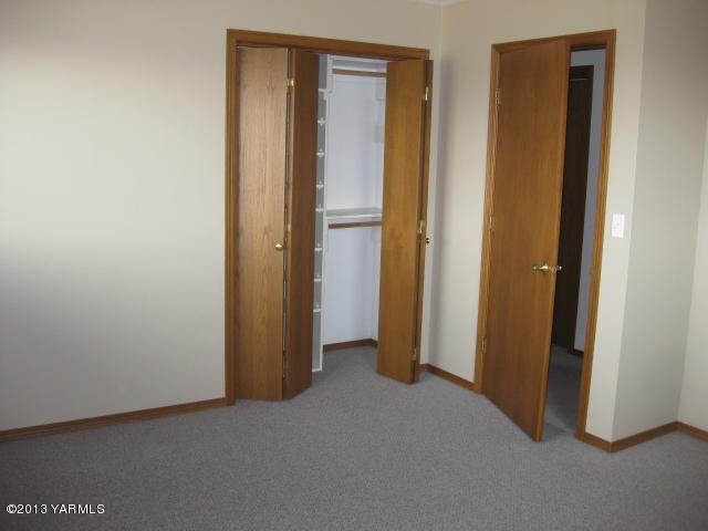 9530 Mieras Road Yakima, WA 98901 - Photo 54 of 55 a view of hallway with closet