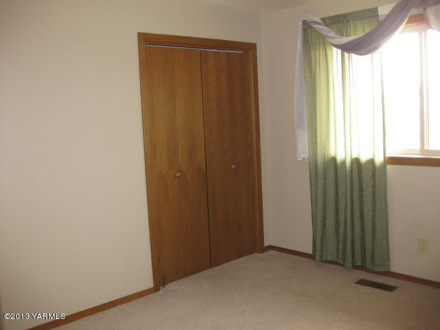 9530 Mieras Road Yakima, WA 98901 - Photo 55 of 55 a view of an empty room and window