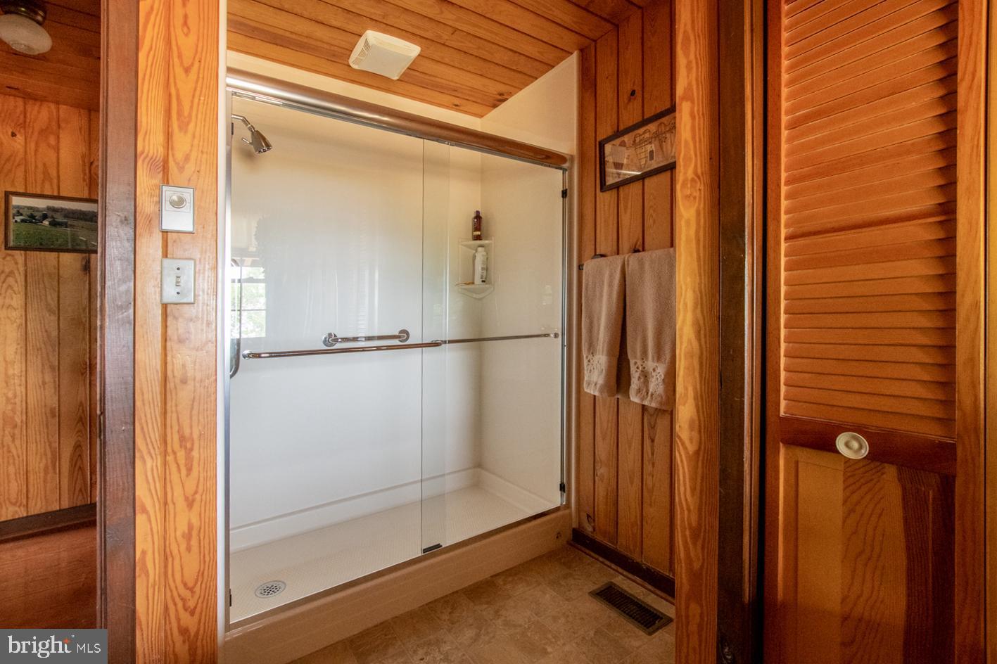 801 North Reeds Road Downingtown, PA 19335 - Photo 22 of 40 Newer shower in bathroom