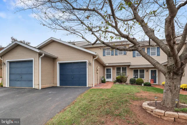$273,900 | 2633 Grandview Park Drive, Unit 39, York, PA 17408