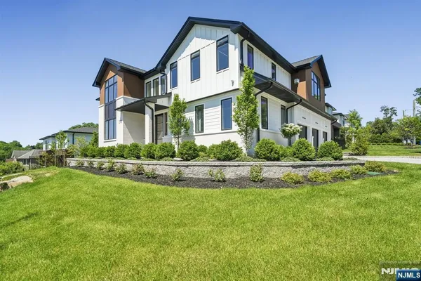 $3,499,000 | 316 Bolz Street, Englewood Cliffs, NJ 07632