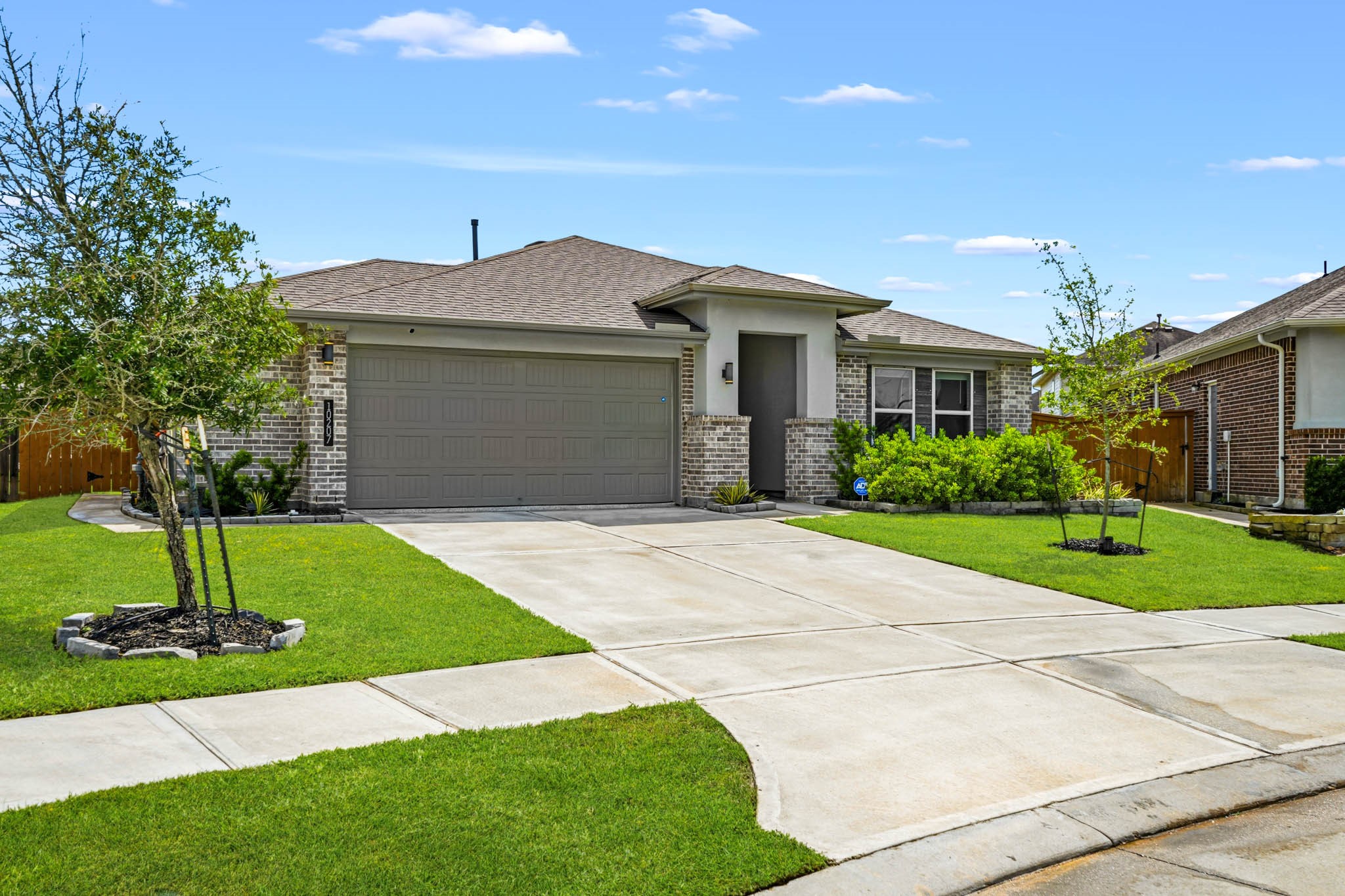 10207 Alpine Lake Lane Rosharon, TX 77583 - Photo 2 of 30 a front view of a house with a garden