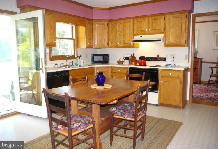 2 Reed Court Chestertown, MD 21620 - Photo 3 of 13 Spacious country kitchen