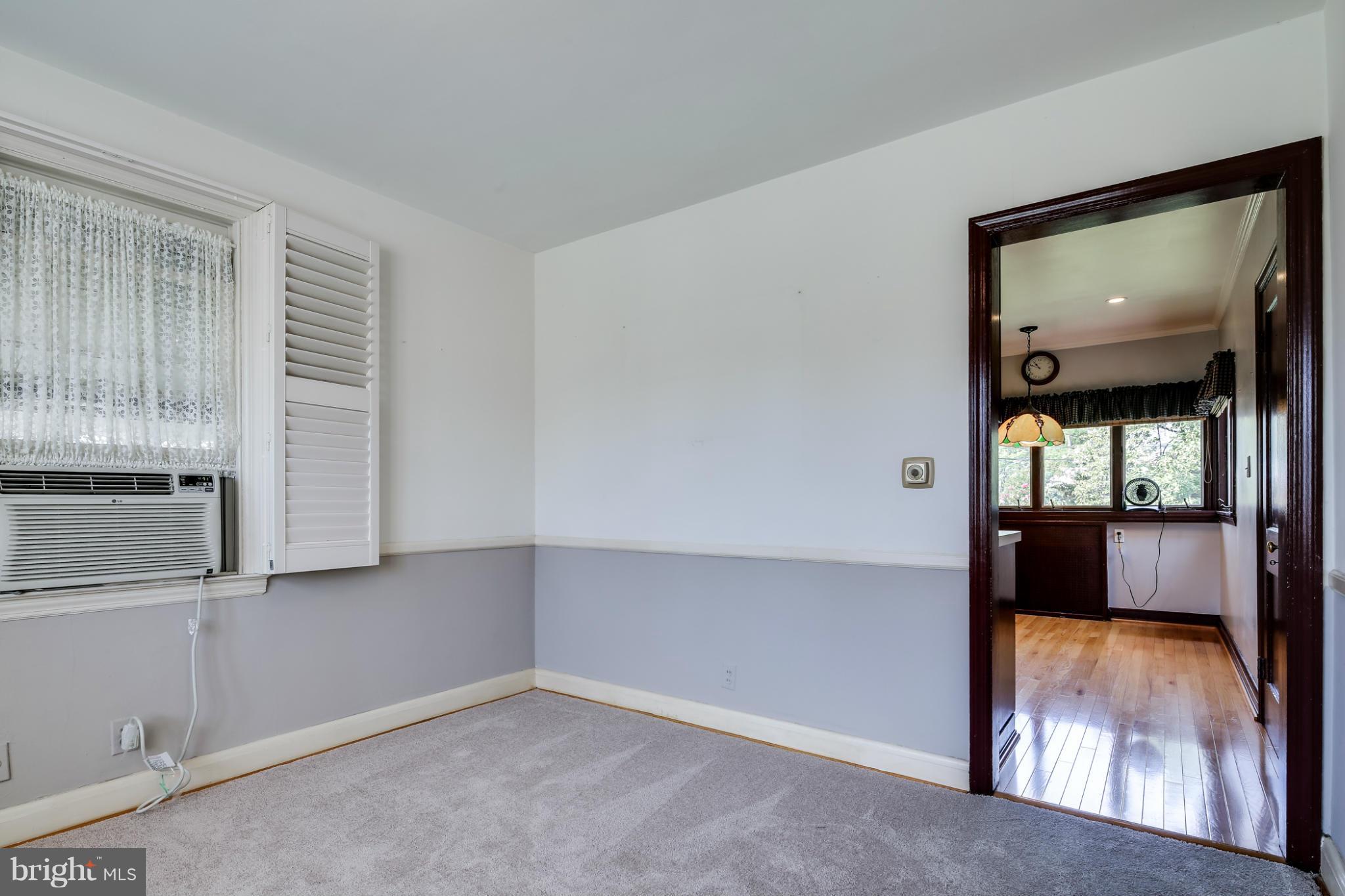 706 Dorchester Road Baltimore, MD 21229 - Photo 20 of 25 Dining Room