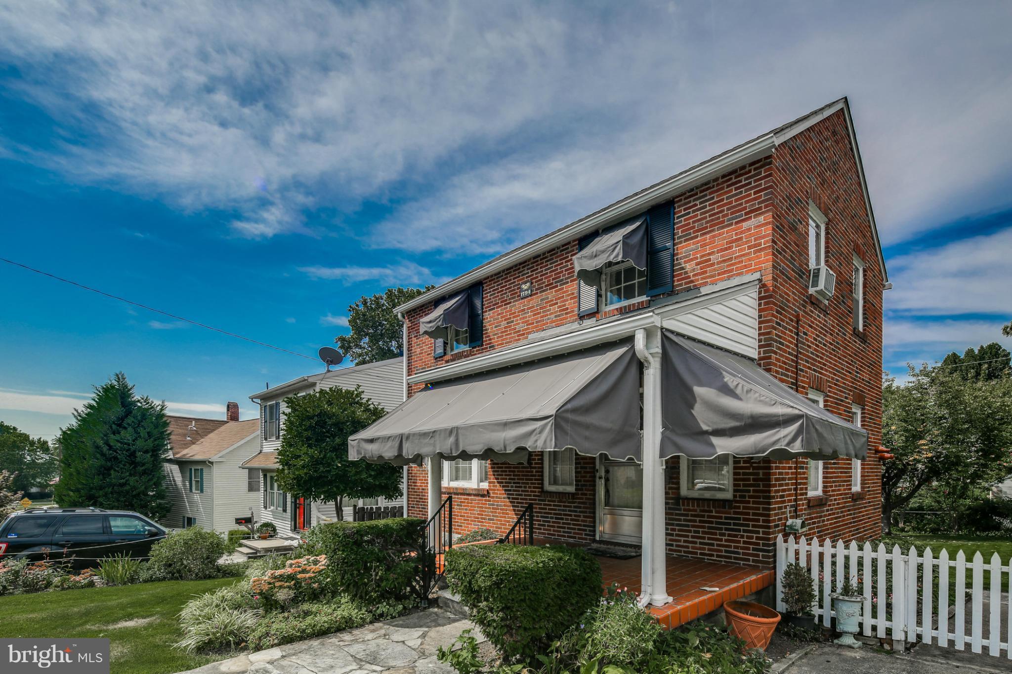 706 Dorchester Road Baltimore, MD 21229 - Photo 3 of 25 Exterior (Front)