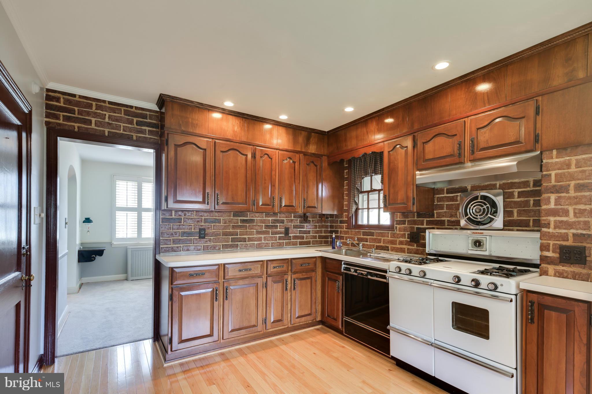 706 Dorchester Road Baltimore, MD 21229 - Photo 5 of 25 Kitchen