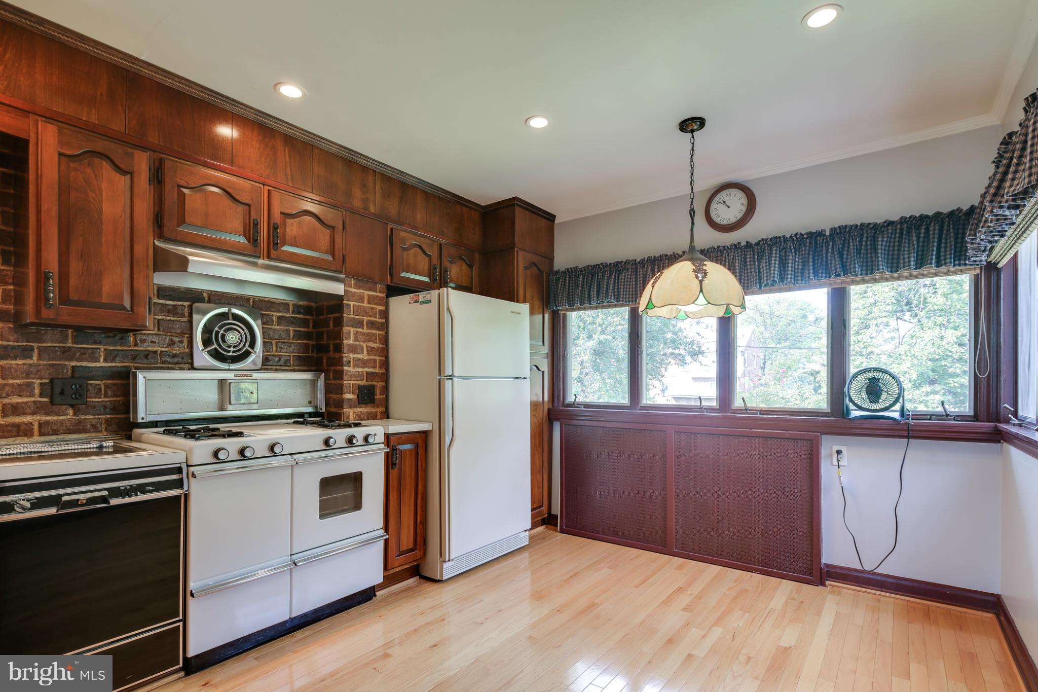 706 Dorchester Road Baltimore, MD 21229 - Photo 6 of 25 Kitchen