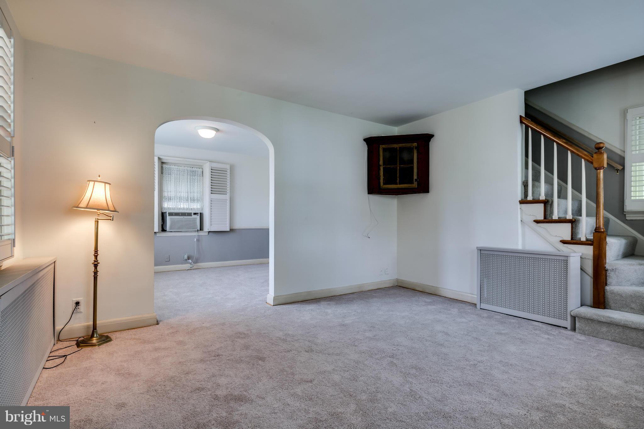 706 Dorchester Road Baltimore, MD 21229 - Photo 9 of 25 Living Room
