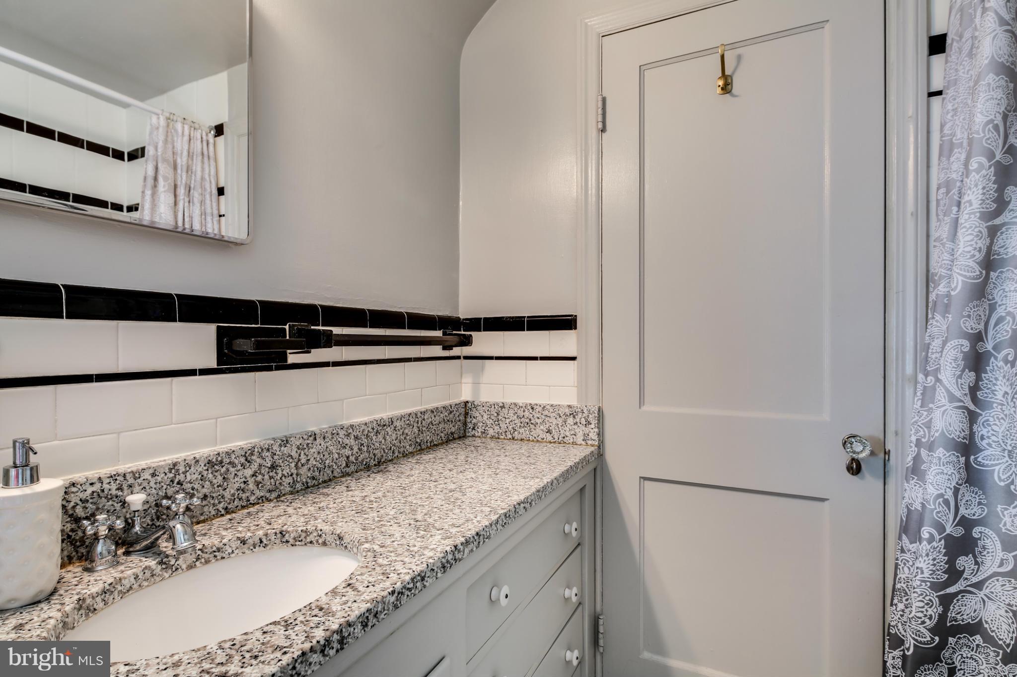 706 Dorchester Road Baltimore, MD 21229 - Photo 10 of 25 Bath