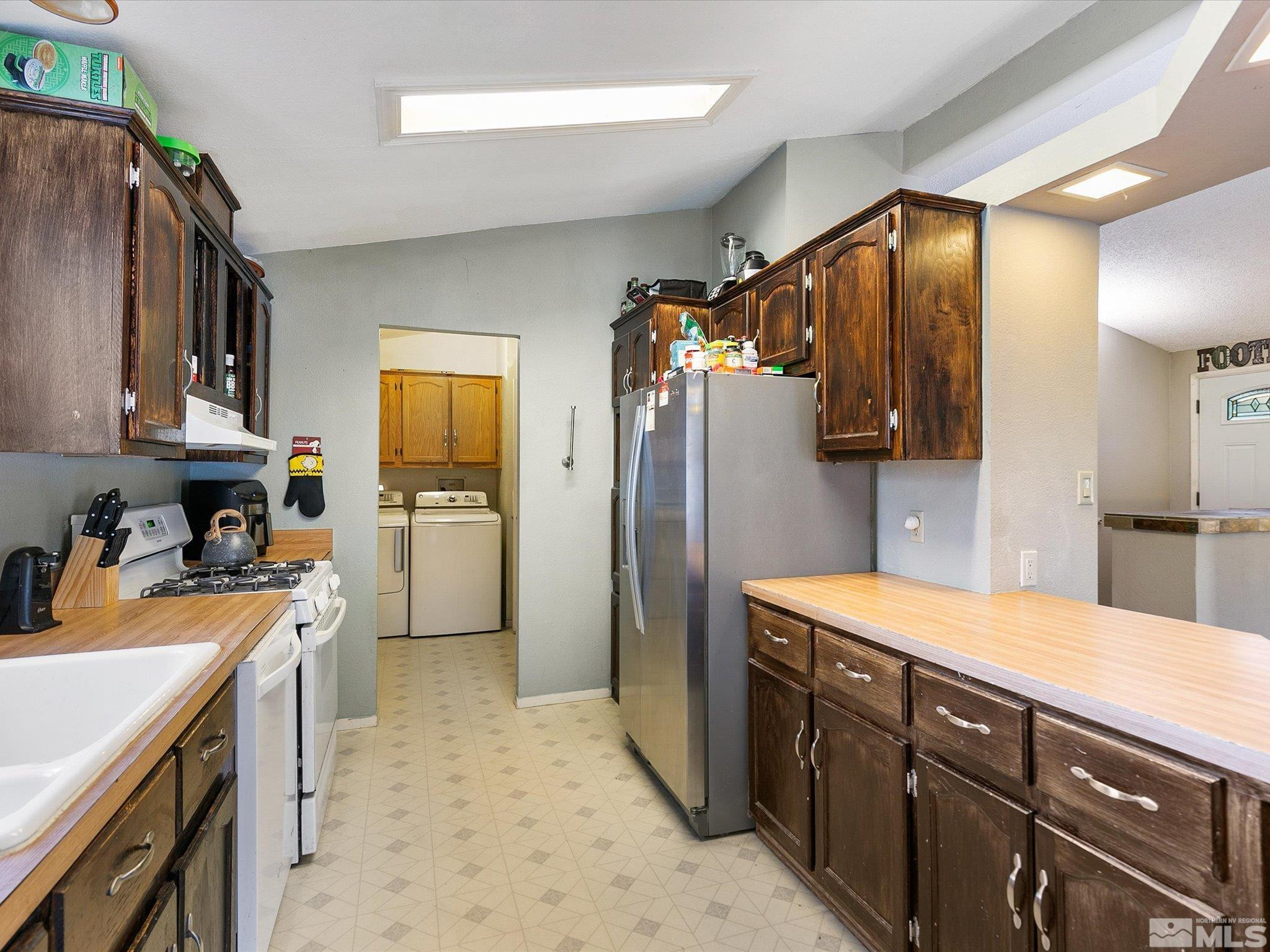 383 Rue De La Rouge Sparks, NV 89434 - Photo 5 of 32 Photo 5