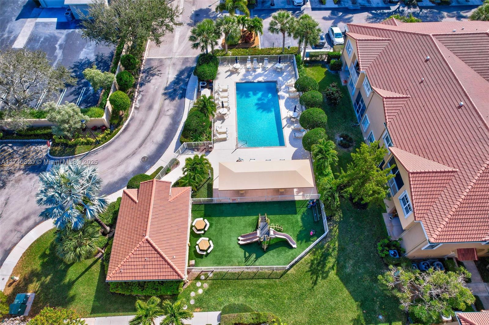 112 Lighthouse Circle, Unit H Tequesta, FL 33469 - Photo 29 of 39 an aerial view of a house