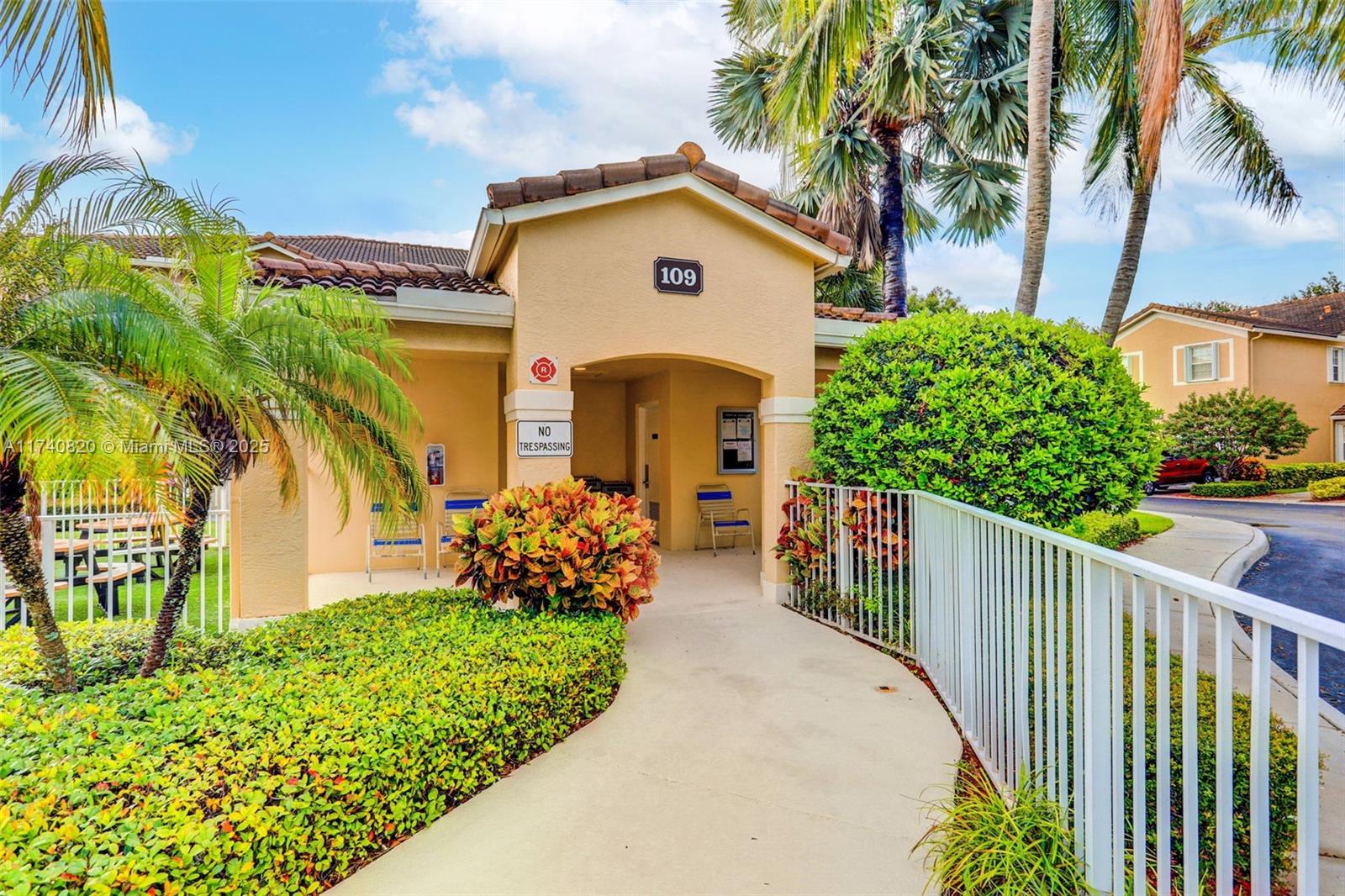 112 Lighthouse Circle, Unit H Tequesta, FL 33469 - Photo 37 of 39 a front view of a house with a garden