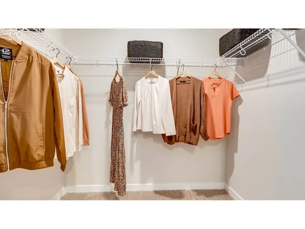 a black and white photo of a room