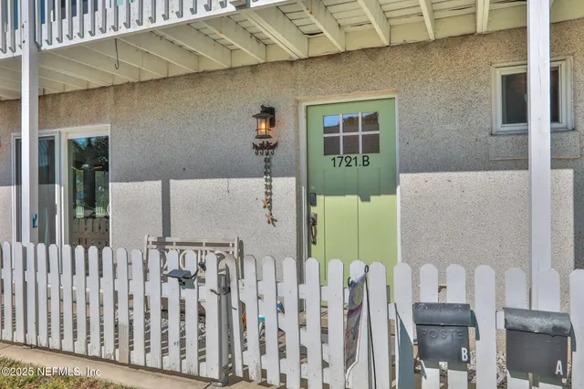 a view of a workspace with furniture