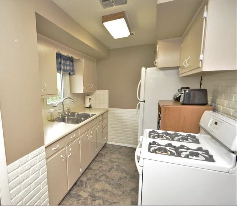 3409 Collegiate Court Fort Wayne, IN 46805 - Photo 5 of 11