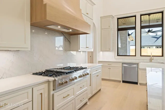 $949,000 | 103 Sabal Leaf Lane, Youngsville, LA 70592