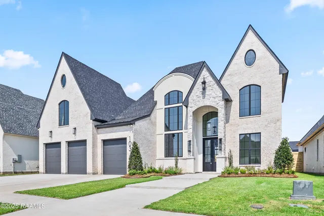 $949,000 | 103 Sabal Leaf Lane, Youngsville, LA 70592