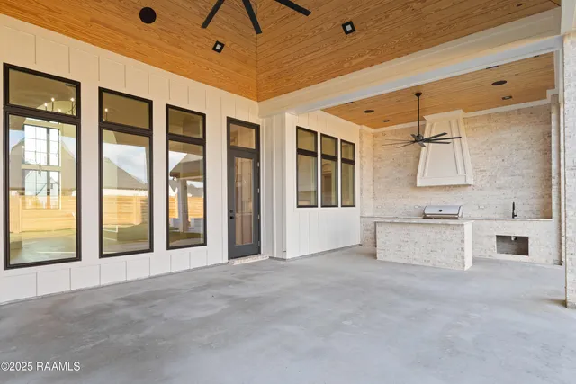 $949,000 | 103 Sabal Leaf Lane, Youngsville, LA 70592