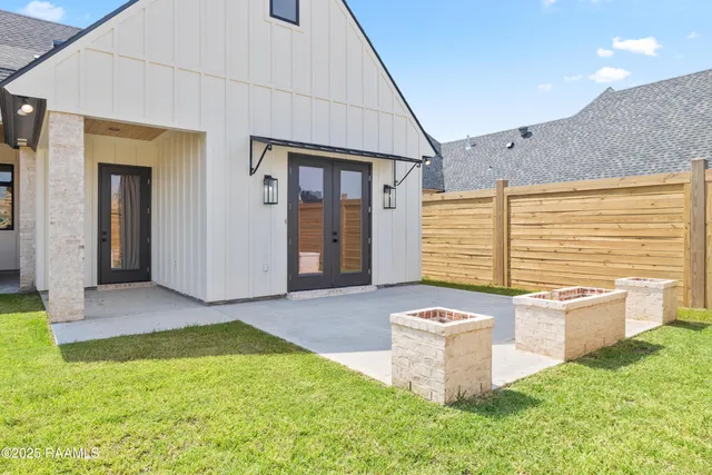 $949,000 | 103 Sabal Leaf Lane, Youngsville, LA 70592