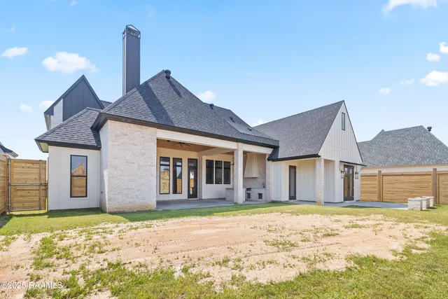 $949,000 | 103 Sabal Leaf Lane, Youngsville, LA 70592