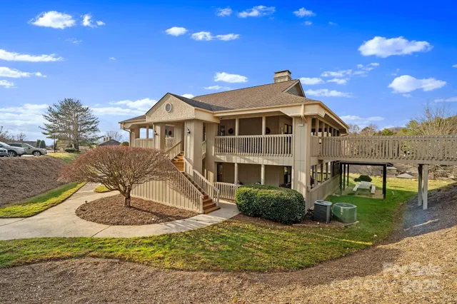 a view of a house with a backyard