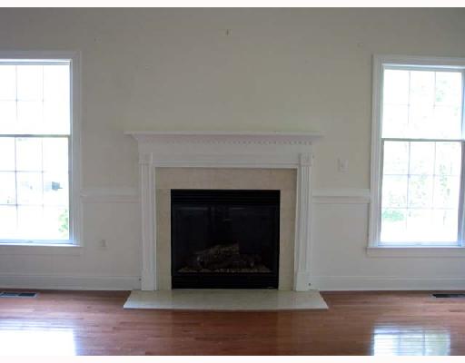 419 Albion Road, Unit 16 Lincoln, RI 02865 - Photo 7 of 8 Living Room.