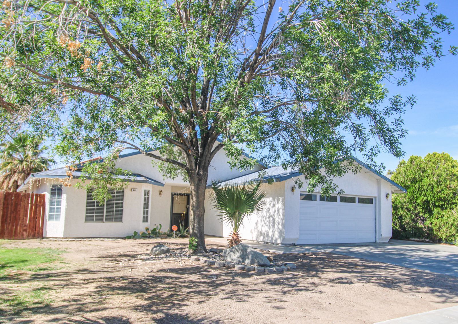 925 West Tamarisk Avenue Ridgecrest, CA 93555 - Photo 1 of 37