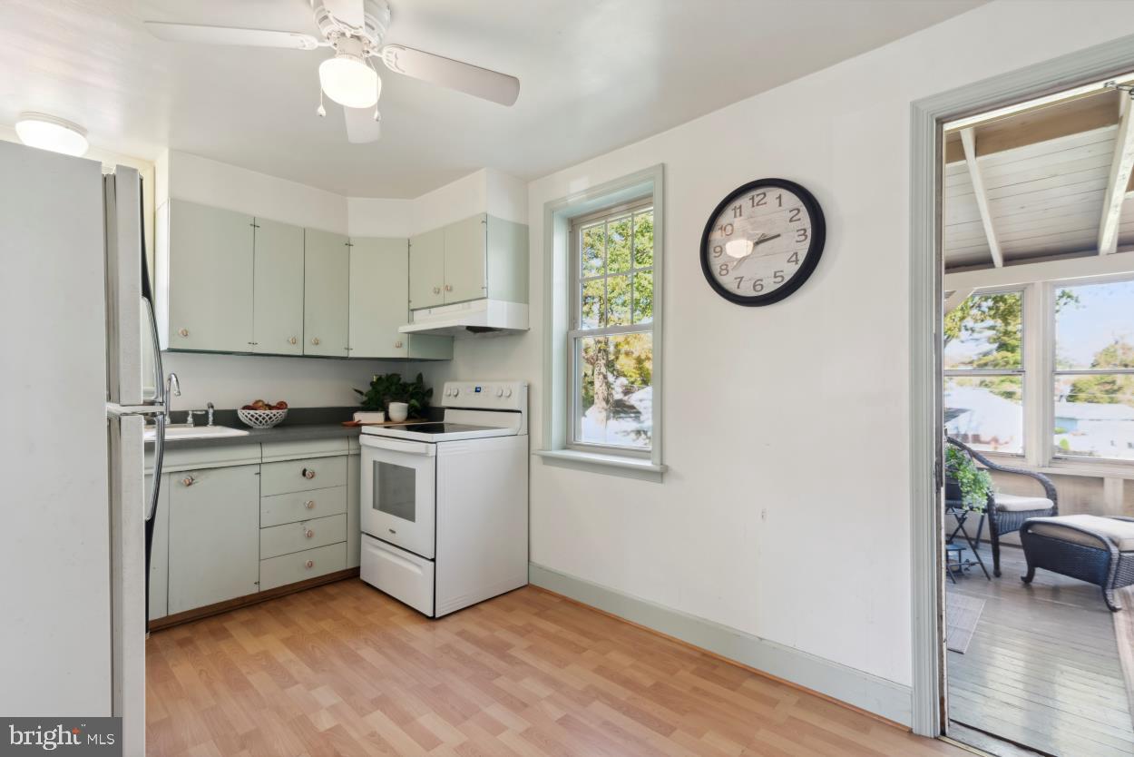 705 Grant Avenue Willow Grove, PA 19090 - Photo 7 of 20 Kitchen