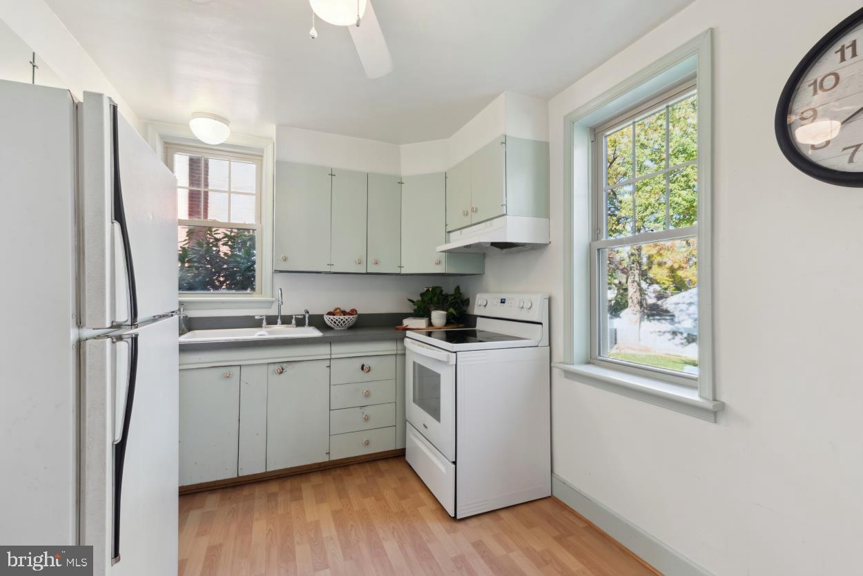 705 Grant Avenue Willow Grove, PA 19090 - Photo 8 of 20 Kitchen
