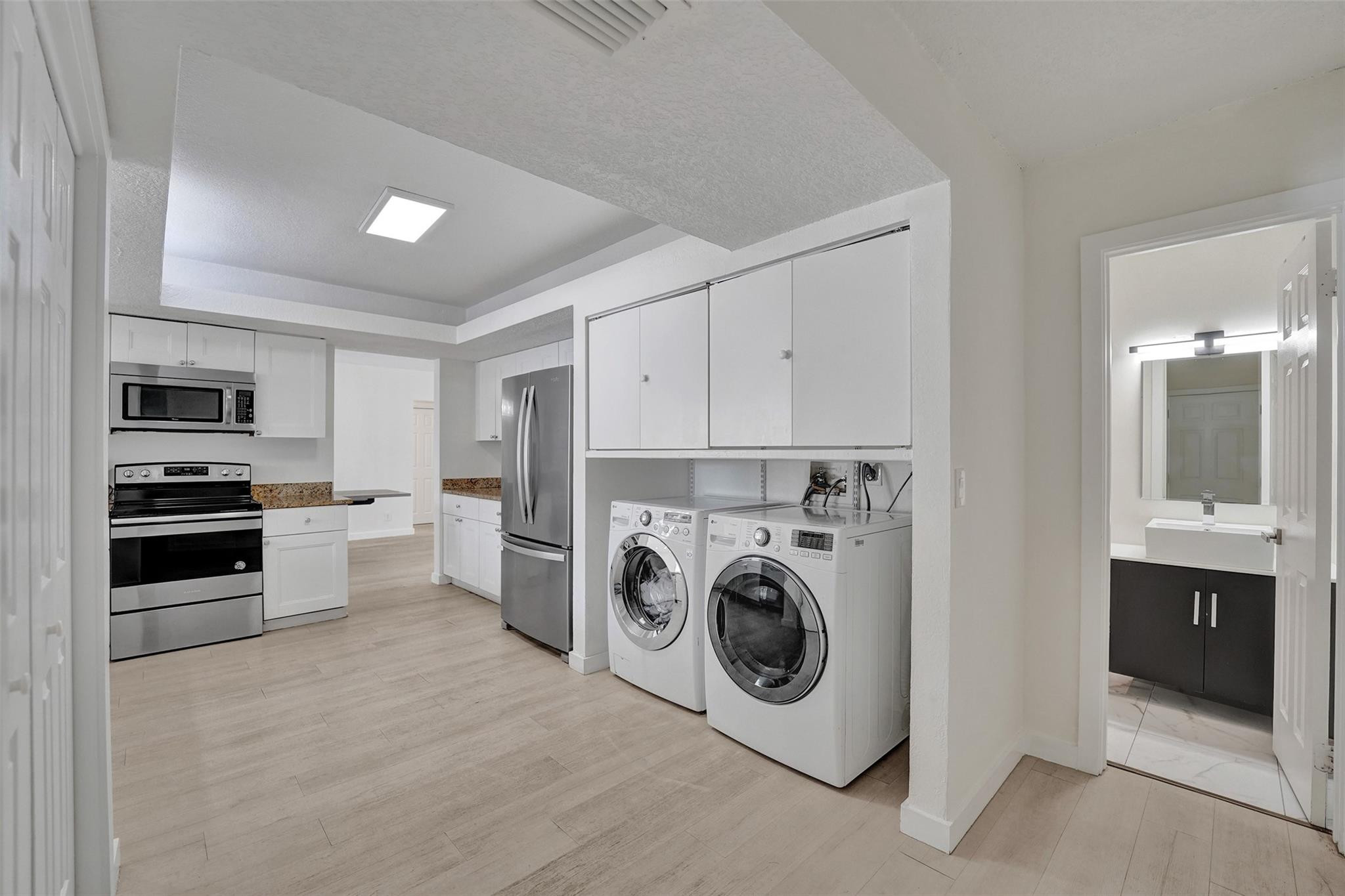 4001 North 41st Court Hollywood, FL 33021 - Photo 6 of 24 Photo 6