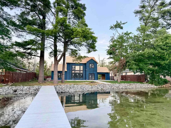 $2,100,000 | N2883 Otter Drive, Waupaca, WI 54981
