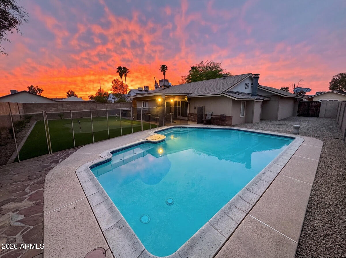 2439 West Kathleen Road Phoenix, AZ 85023 - Photo 2 of 24 2439 W Kathleen