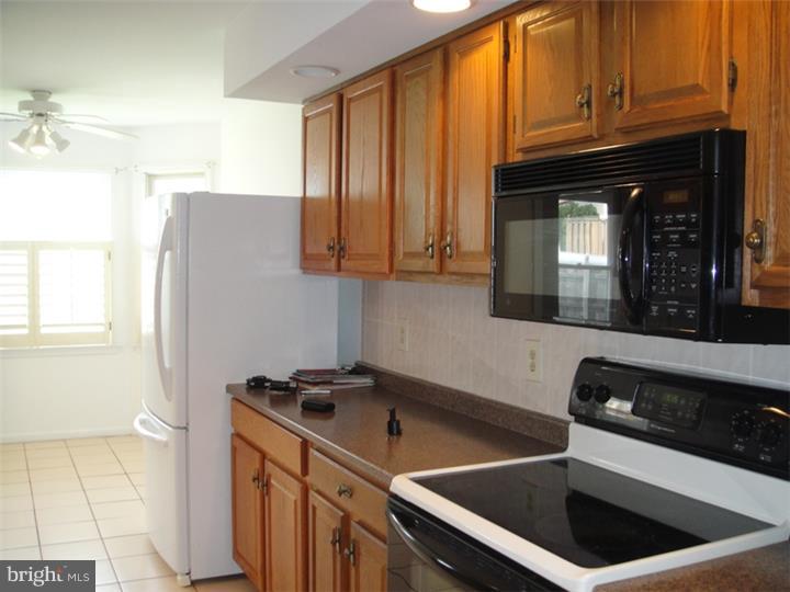 452 Stanford Road Fairless Hills, PA 19030 - Photo 4 of 23 Kitchen
