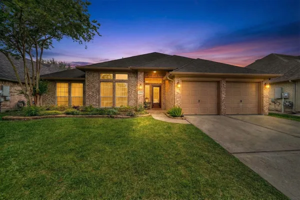 $499,000 | 1575 Garden Lakes Drive, Friendswood, TX 77546