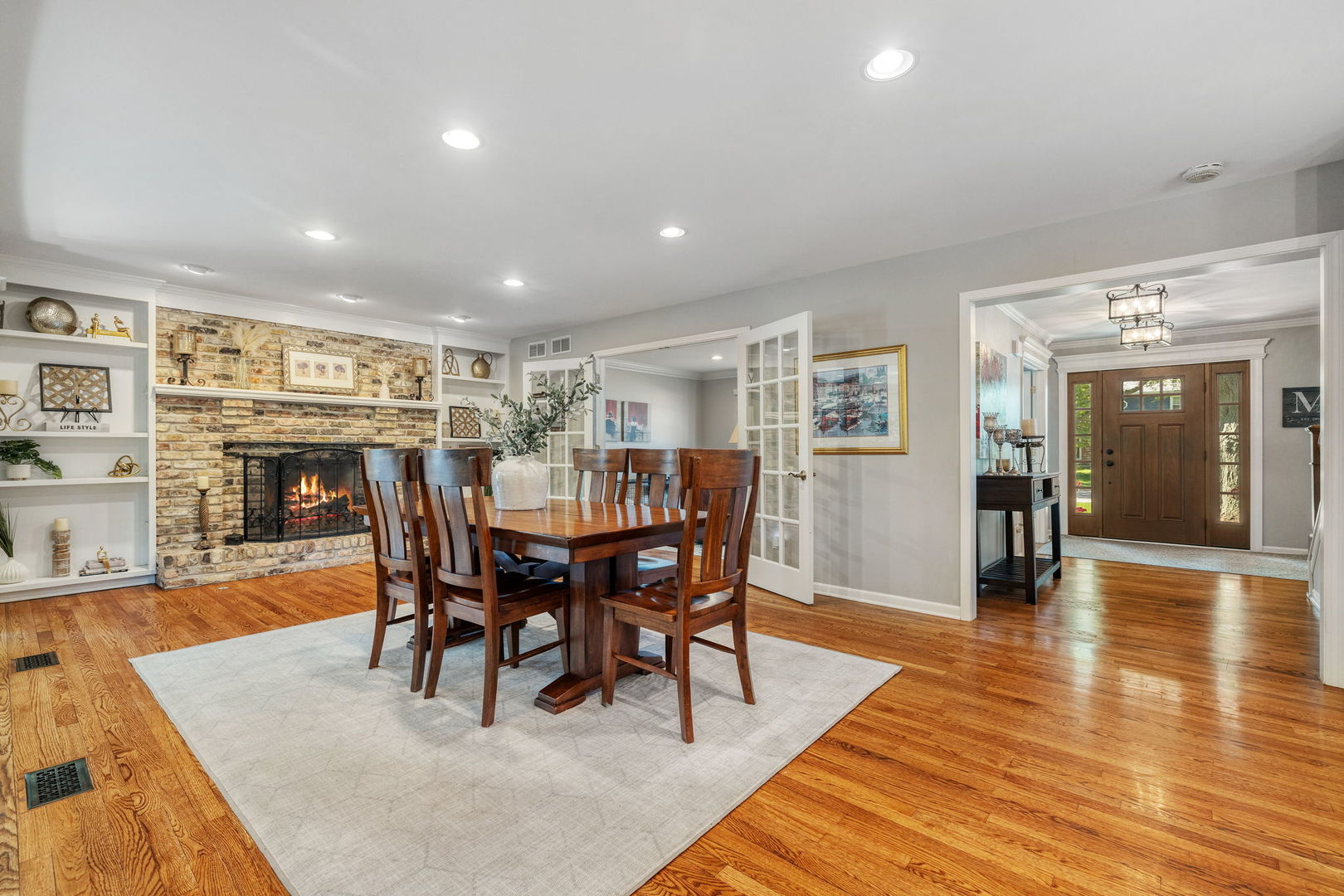 453 Brighton Drive Wheaton, IL 60189 - Photo 13 of 40 a view of a dining room with furniture