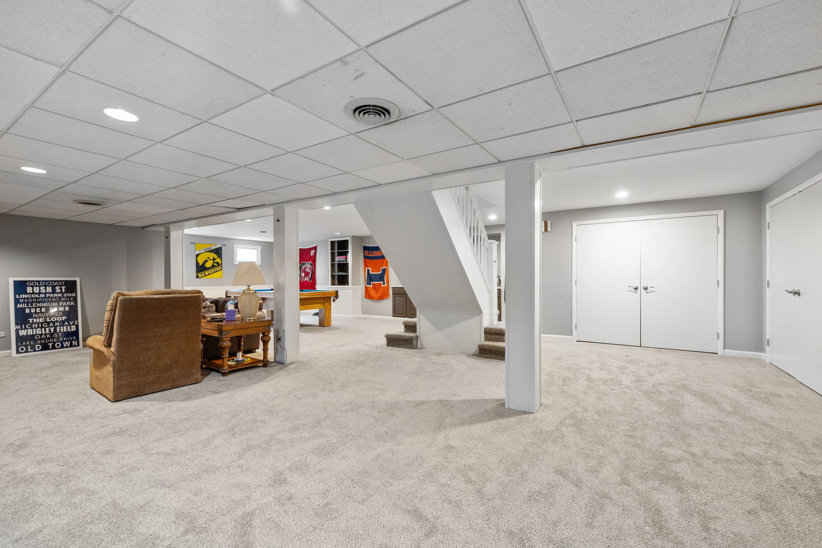 453 Brighton Drive Wheaton, IL 60189 - Photo 23 of 40 a view of a livingroom with furniture