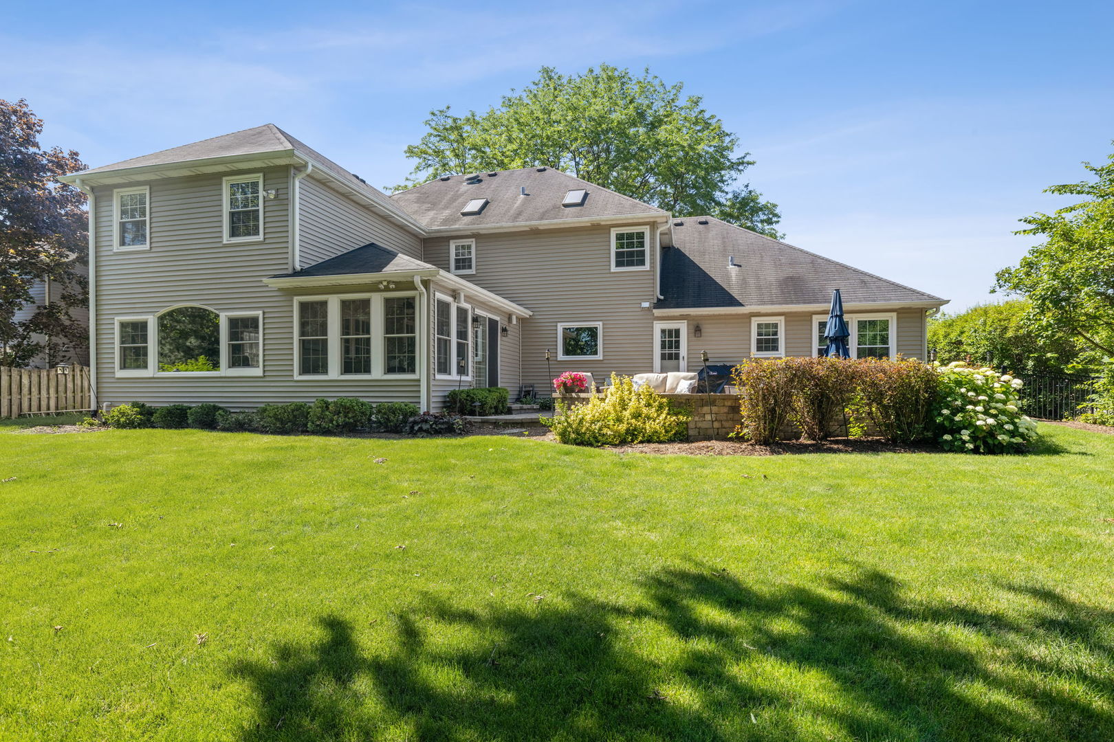 453 Brighton Drive Wheaton, IL 60189 - Photo 40 of 40 a front view of a house with a garden