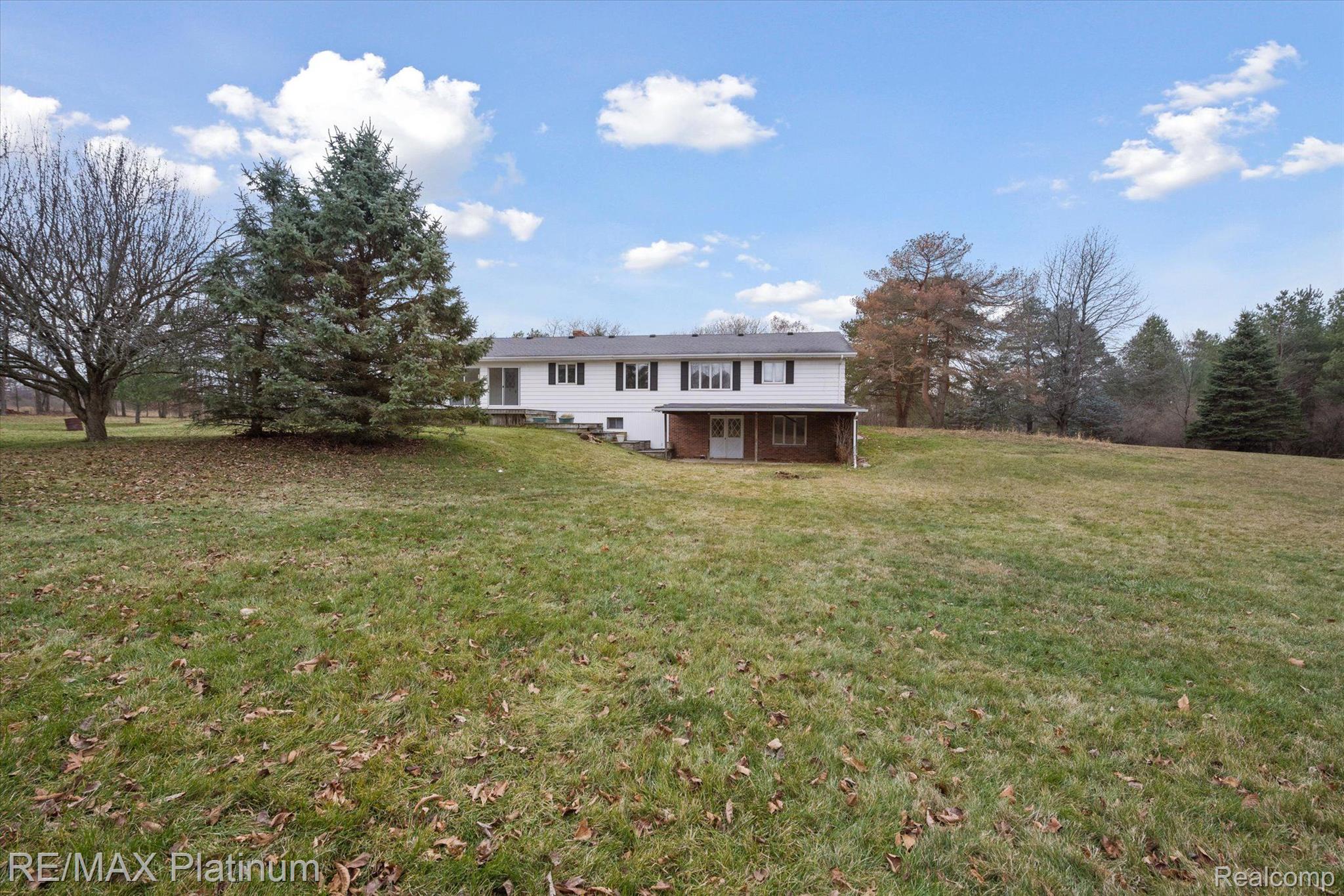 2783 South Ruess Road Owosso, MI 48867 - Photo 32 of 34 Rear view