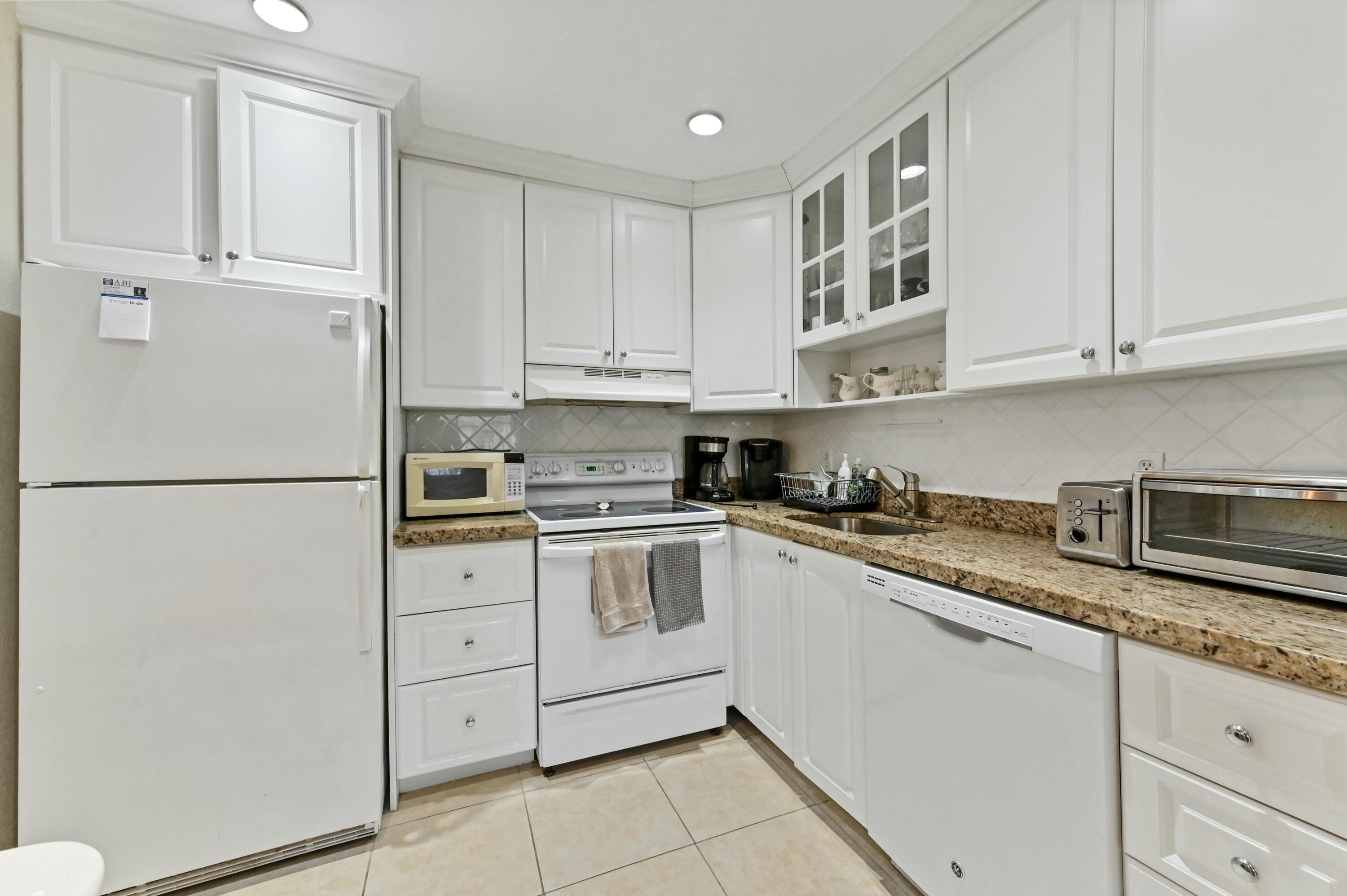 91 Waterford D Delray Beach, FL 33446 - Photo 13 of 37 tempImagea4SBO3