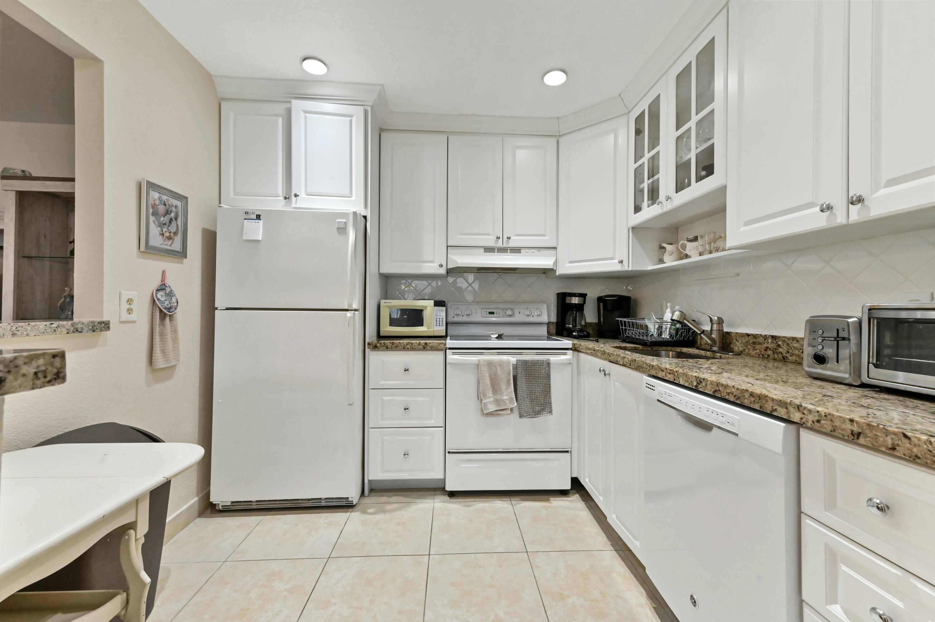 91 Waterford D Delray Beach, FL 33446 - Photo 14 of 37 tempImageDABLTV