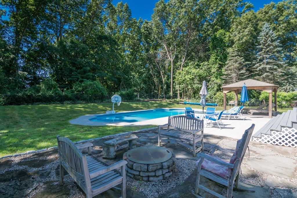 49 Quinnehtuk Road Longmeadow, MA 01106 - Photo 4 of 42
