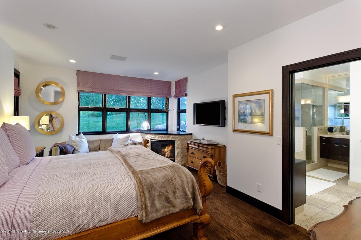 416 Moore Drive Aspen, CO 81611 - Photo 20 of 28 a bed room with two bed and a television