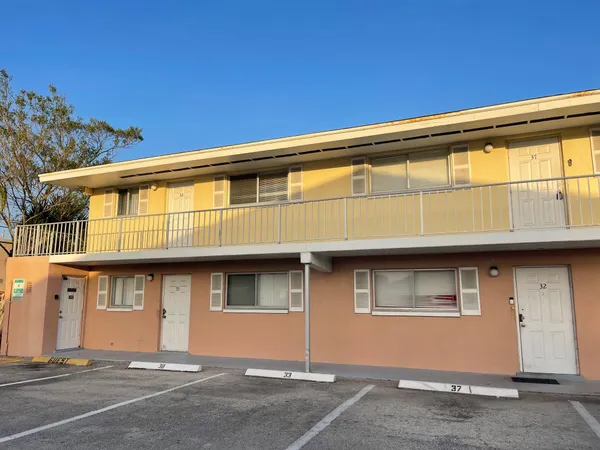 $1,640 | 1501 Crescent Circle, Unit D37, Lake Park, FL 33403