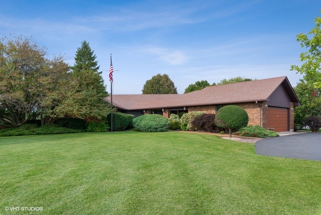 781 West Dresser Road DeKalb, IL 60115 - Photo 1 of 35