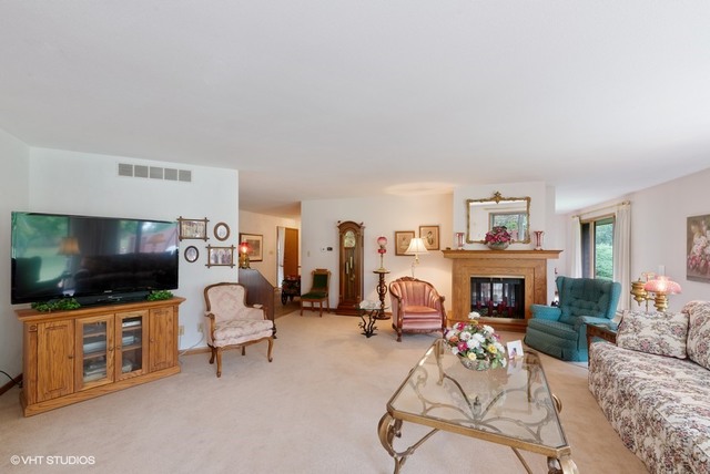 781 West Dresser Road DeKalb, IL 60115 - Photo 15 of 35