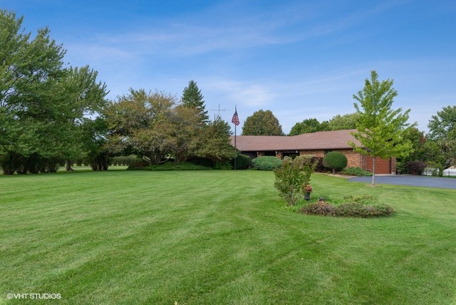 781 West Dresser Road DeKalb, IL 60115 - Photo 3 of 35