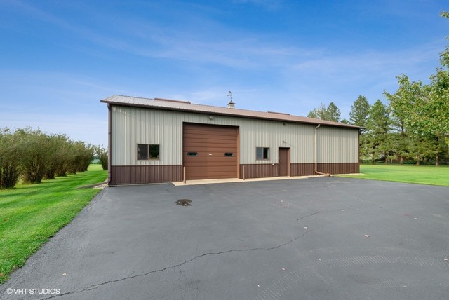 781 West Dresser Road DeKalb, IL 60115 - Photo 4 of 35